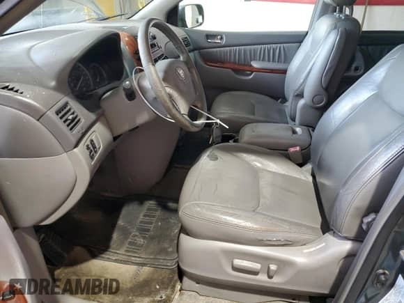 2004 Toyota Sienna XLE z VIN 5TDBA22C84S017513, wystawiony jako Copart lot #70978595 z przebiegiem 252 893 mil mil oraz Czysty tytuł • Clean title. Historia ofert i sprzedaży dostępna na DreamBid. Obrazek 7.