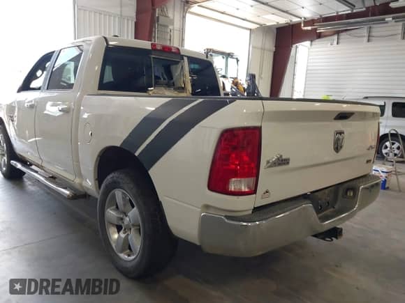 2016 Ram 1500 Outdoorsman z VIN 1C6RR7LG3GS260249, wystawiony jako IAAI lot #43162702 z przebiegiem 122 174 mil mil oraz . Historia ofert i sprzedaży dostępna na DreamBid. Obrazek 3.
