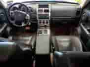 2011 Dodge Nitro Shock z VIN 1D4PU7GX8BW590952, wystawiony jako Copart lot #64893755 z przebiegiem 135 449 mil mil oraz Szkoda całkowita • Salvage title. Historia ofert i sprzedaży dostępna na DreamBid. Obrazek 8.