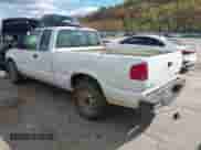 2003 Chevrolet S-10 LS with VIN 1GCDT19X538208735, listed as a IAAI auction lot 43519856 with 106,998 mi miles and . Bid and sale history available at DreamBid. Image 3.