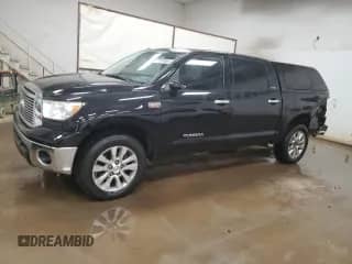 2010 Toyota Tundra Limited z VIN 5TFHY5F15AX149604, wystawiony jako Copart lot #71048684 z przebiegiem 233 683 mil mil oraz Czysty tytuł • Clean title. Historia ofert i sprzedaży dostępna na DreamBid. Obrazek 1.