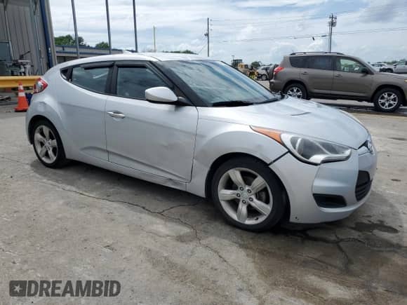 2015 Hyundai Veloster RE:FLEX with VIN KMHTC6AD7FU235596, listed as a Copart auction lot 55461305 with 141,636 mi miles and Salvage title. Bid and sale history available at DreamBid. Image 4.