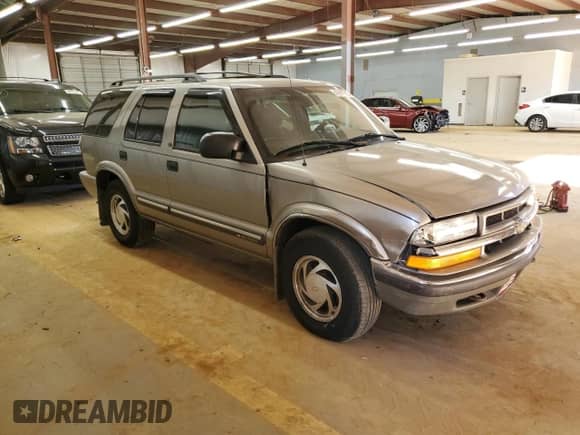 2000 Chevrolet Blazer LT с VIN 1GNDT13W6Y2352456, выставлен на аукционе Copart как лот 42962215 с пробегом 177 893 миль миль и Списание • Salvage title. История ставок и продаж доступна на DreamBid. Изображение 4.