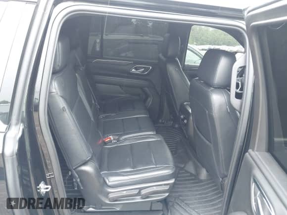 2023 Chevrolet Suburban LS z VIN 1GNSKBKD9PR154654, wystawiony jako IAAI lot #42475123 z przebiegiem 131 529 mil mil oraz . Historia ofert i sprzedaży dostępna na DreamBid. Obrazek 8.