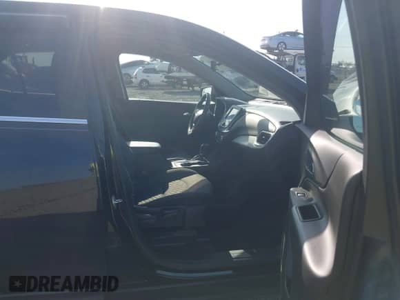 2021 Chevrolet Equinox LT z VIN 2GNAXUEV5M6119033, wystawiony jako IAAI lot #43224056 z przebiegiem 87 155 mil mil oraz . Historia ofert i sprzedaży dostępna na DreamBid. Obrazek 5.