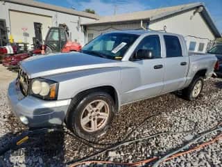 2007 Dodge Dakota SLT with VIN 1D7HW48P97S241439, listed as a Copart auction lot 72039805 with 174,869 mi miles and Salvage title. Bid and sale history available at DreamBid. Image 1.