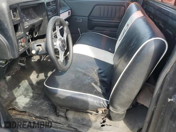 1988 Dodge Dakota с VIN 1B7FN14X5JS601290, выставлен на аукционе Copart как лот 45431155 с пробегом 187 725 миль миль и Списание • Salvage title. История ставок и продаж доступна на DreamBid. Изображение 7.