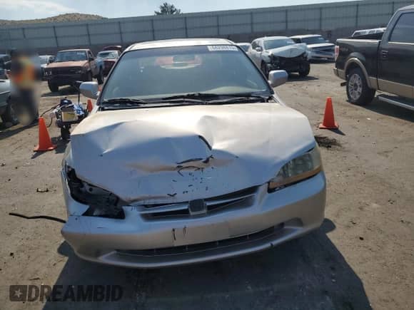 1999 Honda Accord EX z VIN 1HGCG1655XA020512, wystawiony jako Copart lot #68298815 z przebiegiem 171 947 mil mil oraz Szkoda całkowita • Salvage title. Historia ofert i sprzedaży dostępna na DreamBid. Obrazek 5.