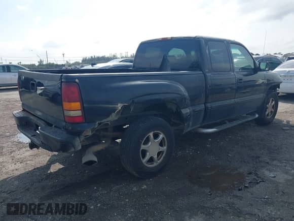 2002 GMC Sierra 1500 Denali z VIN 2GTFK69U421373269, wystawiony jako IAAI lot #41393988 z przebiegiem 180 672 mil mil oraz . Historia ofert i sprzedaży dostępna na DreamBid. Obrazek 4.