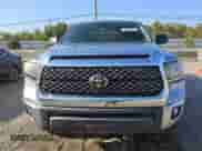 2019 Toyota Tundra SR5 z VIN 5TFDW5F1XKX856218, wystawiony jako Copart lot #86442695 z przebiegiem 65 348 mil mil oraz Czysty tytuł • Clean title. Historia ofert i sprzedaży dostępna na DreamBid. Obrazek 5.