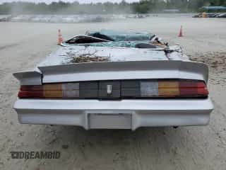 1979 Chevrolet Camaro z VIN 1Q87G9N526820, wystawiony jako Copart lot #53669254 z przebiegiem 376 619 mil mil oraz Nie do naprawy • Non repairable. Historia ofert i sprzedaży dostępna na DreamBid. Obrazek 6.