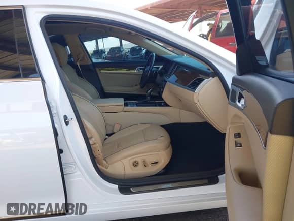 2015 Hyundai Genesis 3.8L с VIN KMHGN4JE2FU059873, выставлен на аукционе IAAI как лот 43043919 с пробегом 72 500 миль миль и . История ставок и продаж доступна на DreamBid. Изображение 5.