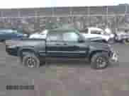2001 Toyota Tundra Limited z VIN 5TBBT48131S129314, wystawiony jako IAAI lot #42419214 z przebiegiem 169 024 mil mil oraz . Historia ofert i sprzedaży dostępna na DreamBid. Obrazek 13.