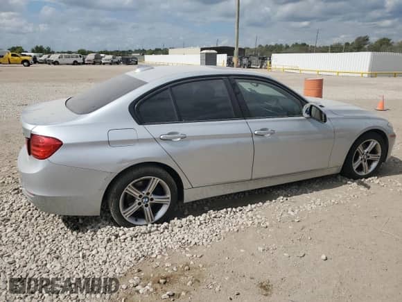 2013 BMW 3 Series 328i с VIN WBA3A5C5XDF601950, выставлен на аукционе Copart как лот 82563625 с пробегом 220 075 миль миль и Чистый • Clean title. История ставок и продаж доступна на DreamBid. Изображение 3.