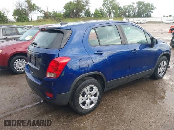 2017 Chevrolet Trax LS z VIN 3GNCJKSB6HL186542, wystawiony jako IAAI lot #42597857 z przebiegiem 107 275 mil mil oraz . Historia ofert i sprzedaży dostępna na DreamBid. Obrazek 4.