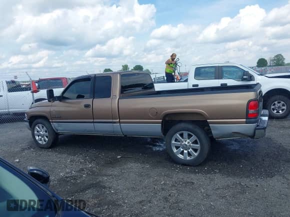 2001 Dodge 2500 with VIN 1B7KC23651J224436, listed as a IAAI auction lot 42013282 with 218,831 mi miles and . Bid and sale history available at DreamBid. Image 14.