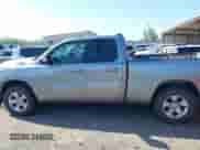 2020 Ram 1500 Big Horn z VIN 1C6SRFBT2LN200059, wystawiony jako IAAI lot #41987816 z przebiegiem 107 675 mil mil oraz . Historia ofert i sprzedaży dostępna na DreamBid. Obrazek 15.