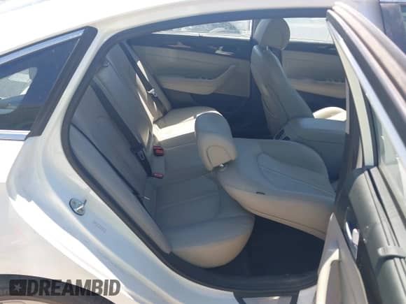 2016 Hyundai Sonata Limited с VIN KMHE34L14GA031888, выставлен на аукционе IAAI как лот 42725649 с пробегом 101 326 миль миль и . История ставок и продаж доступна на DreamBid. Изображение 8.