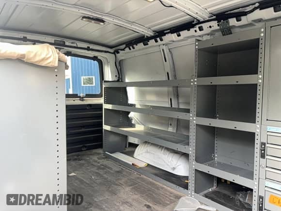 2016 Chevrolet Express Cargo с VIN 1GCWGAFG2G1188654, выставлен на аукционе Copart как лот 85828165 с пробегом 155 703 миль миль и Чистый • Clean title. История ставок и продаж доступна на DreamBid. Изображение 6.