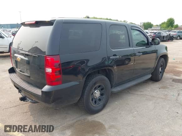2014 Chevrolet Tahoe Commercial z VIN 1GNLC2E03ER212670, wystawiony jako IAAI lot #42397479 z przebiegiem 106 756 mil mil oraz . Historia ofert i sprzedaży dostępna na DreamBid. Obrazek 4.