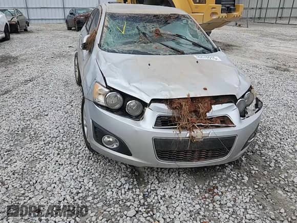 2012 Chevrolet Sonic LT z VIN 1G1JC5SH9C4135348, wystawiony jako Copart lot #82212215 z przebiegiem 168 538 mil mil oraz Szkoda całkowita • Salvage title. Historia ofert i sprzedaży dostępna na DreamBid. Obrazek 13.