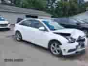 2013 Chevrolet Cruze 2LT z VIN 1G1PE5SB2D7138477, wystawiony jako IAAI lot #43074213 z przebiegiem 231 515 mil mil oraz . Historia ofert i sprzedaży dostępna na DreamBid. Obrazek 1.