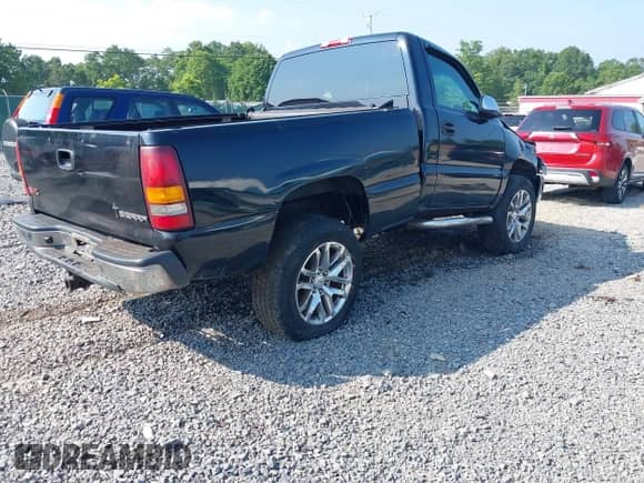 2002 GMC Sierra 1500 SLE z VIN 1GTEK14T52Z274044, wystawiony jako IAAI lot #42652944 z przebiegiem 154 078 mil mil oraz . Historia ofert i sprzedaży dostępna na DreamBid. Obrazek 4.