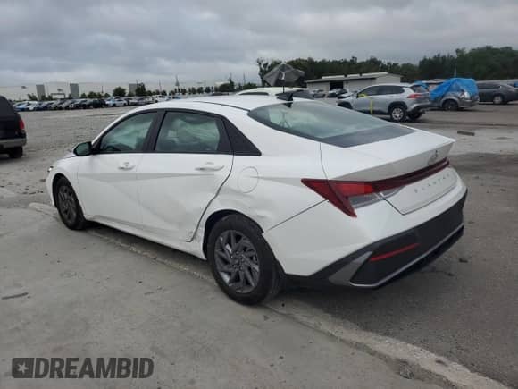 2024 Hyundai Elantra SEL z VIN KMHLM4DGXRU753164, wystawiony jako Copart lot #86495465 z przebiegiem 6 781 mil mil oraz Szkoda całkowita • Salvage title. Historia ofert i sprzedaży dostępna na DreamBid. Obrazek 2.