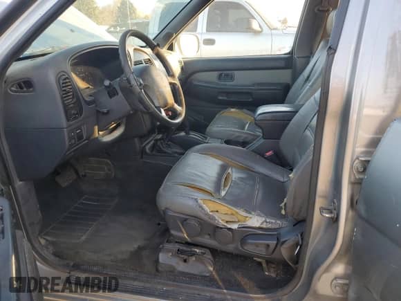 1999 Nissan Pathfinder XE with VIN JN8AR05Y4XW317915, listed as a Copart auction lot 82496174 with 301,862 mi miles and Salvage title. Bid and sale history available at DreamBid. Image 7.