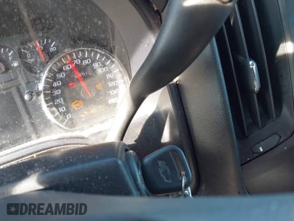 2014 Chevrolet Silverado 1500 Work Truck z VIN 1GCVKPEHXEZ335180, wystawiony jako IAAI lot #43193578 z przebiegiem 256 044 mil mil oraz . Historia ofert i sprzedaży dostępna na DreamBid. Obrazek 11.