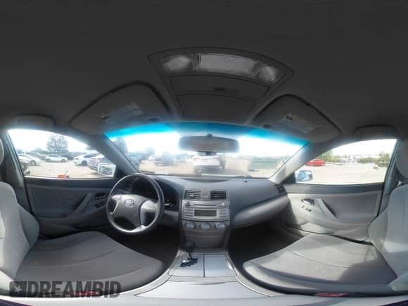 2010 Toyota Camry LE z VIN 4T4BF3EK3AR082496, wystawiony jako IAAI lot #43354048 z przebiegiem 144 942 mil mil oraz . Historia ofert i sprzedaży dostępna na DreamBid. Obrazek 17.