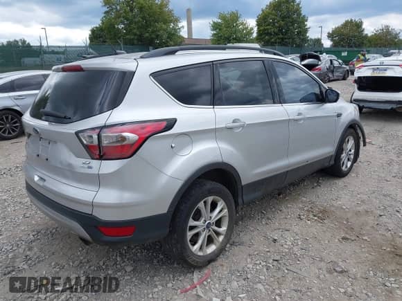 2018 Ford Escape SE с VIN 1FMCU9GD1JUC12474, выставлен на аукционе IAAI как лот 43114367 с пробегом Не указан миль и . История ставок и продаж доступна на DreamBid. Изображение 4.