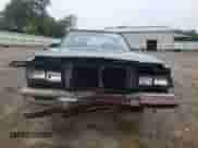 1984 Chevrolet Monte Carlo z VIN 1G1AZ37G1ER161483, wystawiony jako Copart lot #81841755 z przebiegiem 94 819 mil mil oraz Szkoda całkowita • Salvage title. Historia ofert i sprzedaży dostępna na DreamBid. Obrazek 5.