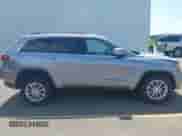 2021 Jeep Grand Cherokee Laredo E с VIN 1C4RJFAG3MC853824, выставлен на аукционе IAAI как лот 42518563 с пробегом 95 357 миль миль и . История ставок и продаж доступна на DreamBid. Изображение 13.