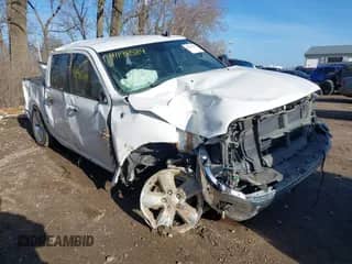 2018 Ram 1500 Big Horn z VIN 3C6RR7LG1JG196789, wystawiony jako IAAI lot #41198584 z przebiegiem 147 540 mil mil oraz . Historia ofert i sprzedaży dostępna na DreamBid. Obrazek 1.