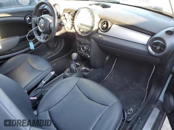 2012 MINI Hardtop с VIN WMWSU3C54CT257698, выставлен на аукционе Copart как лот 74214794 с пробегом 142 273 миль миль и Списание • Salvage title. История ставок и продаж доступна на DreamBid. Изображение 8.