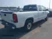 2000 GMC Sierra 1500 SLE z VIN 1GTEC19T0YZ300810, wystawiony jako IAAI lot #42471227 z przebiegiem Nie podano mil oraz . Historia ofert i sprzedaży dostępna na DreamBid. Obrazek 4.