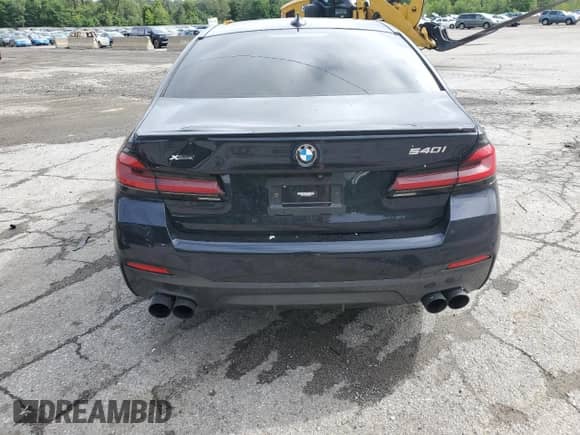 2022 BMW 5 Series 540i xDrive z VIN WBA73BJ09NWX56928, wystawiony jako Copart lot #69010475 z przebiegiem 22 598 mil mil oraz Szkoda całkowita • Salvage title. Historia ofert i sprzedaży dostępna na DreamBid. Obrazek 6.