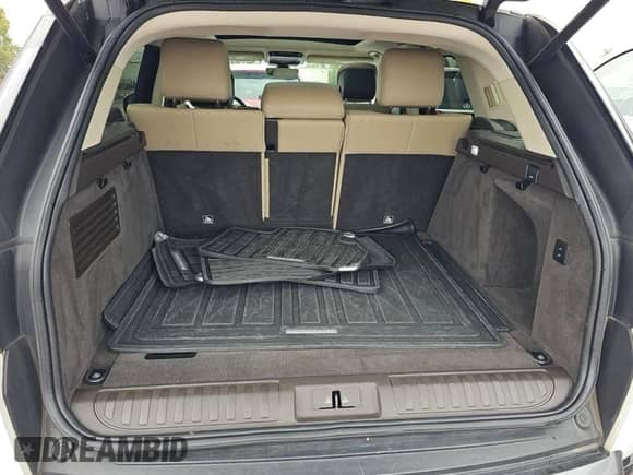 2018 Land Rover Range Rover Sport HSE with VIN SALWR2RVXJA800139, listed as a Copart auction lot 90731905 with 129,050 mi miles and Clean title. Bid and sale history available at DreamBid. Image 11.