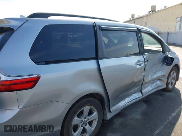 2019 Toyota Sienna LE Auto Access Seat with VIN 5TDKZ3DCXKS998565, listed as a IAAI auction lot 43301086 with 82,702 mi miles and . Bid and sale history available at DreamBid. Image 17.