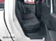 2024 Toyota Tacoma SR5 z VIN 3TYKB5FN8RT006646, wystawiony jako IAAI lot #42552787 z przebiegiem 23 870 mil mil oraz . Historia ofert i sprzedaży dostępna na DreamBid. Obrazek 8.