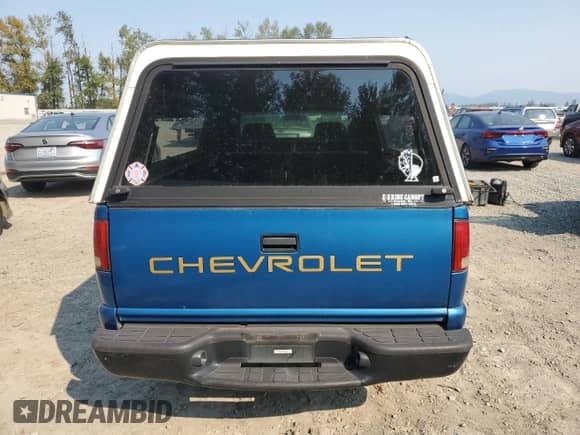 2001 Chevrolet S-10 LS z VIN 1GCCS14W718200680, wystawiony jako Copart lot #70709394 z przebiegiem 273 959 mil mil oraz Czysty tytuł • Clean title. Historia ofert i sprzedaży dostępna na DreamBid. Obrazek 6.