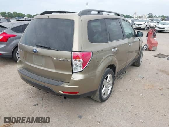 2009 Subaru Forester X z VIN JF2SH63609H723707, wystawiony jako IAAI lot #42880941 z przebiegiem 181 012 mil mil oraz . Historia ofert i sprzedaży dostępna na DreamBid. Obrazek 4.