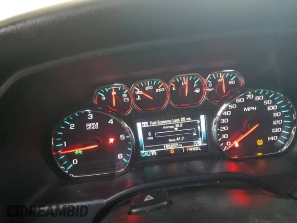 2018 Chevrolet Silverado 1500 LT z VIN 1GCVKREC2JZ140099, wystawiony jako Copart lot #78319043 z przebiegiem 155 207 mil mil oraz Szkoda całkowita • Salvage title. Historia ofert i sprzedaży dostępna na DreamBid. Obrazek 9.