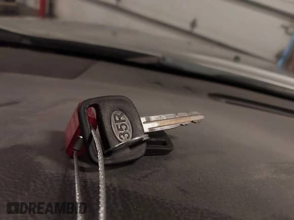 2002 Toyota Camry LE z VIN 4T1BE32K02U033310, wystawiony jako IAAI lot #42586585 z przebiegiem 154 658 mil mil oraz . Historia ofert i sprzedaży dostępna na DreamBid. Obrazek 11.