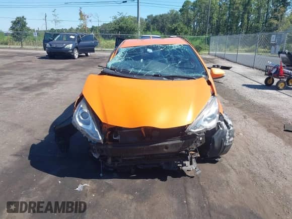 2015 Toyota Prius One z VIN JTDKDTB30F1095149, wystawiony jako IAAI lot #42846245 z przebiegiem 80 862 mil mil oraz . Historia ofert i sprzedaży dostępna na DreamBid. Obrazek 13.