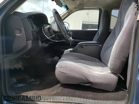 2003 Dodge Dakota с VIN 1D7GL72Z63S140501, выставлен на аукционе Copart как лот 52825824 с пробегом 188 913 миль миль и Списание • Salvage title. История ставок и продаж доступна на DreamBid. Изображение 7.