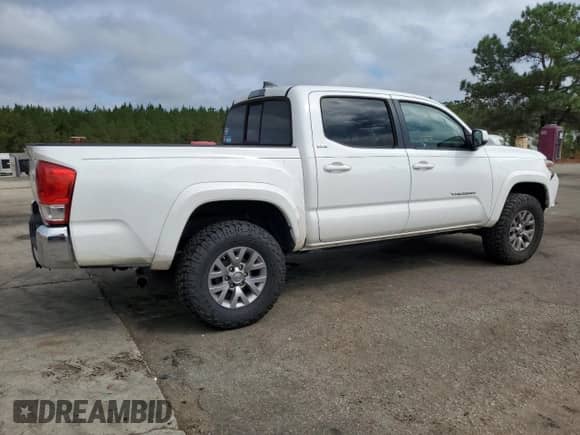 2017 Toyota Tacoma SR5 with VIN 5TFAZ5CN9HX047898, listed as a Copart auction lot 82317075 with 123,666 mi miles and Salvage title. Bid and sale history available at DreamBid. Image 3.