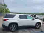 2018 Chevrolet Traverse LT z VIN 1GNERHKW6JJ149950, wystawiony jako IAAI lot #43249063 z przebiegiem 104 795 mil mil oraz . Historia ofert i sprzedaży dostępna na DreamBid. Obrazek 13.