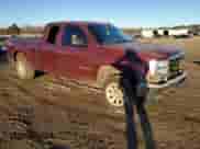 2008 GMC Sierra 1500 SLE2 z VIN 2GTEK19JX81333887, wystawiony jako Copart lot #89182485 z przebiegiem 210 699 mil mil oraz Czysty tytuł • Clean title. Historia ofert i sprzedaży dostępna na DreamBid. Obrazek 4.